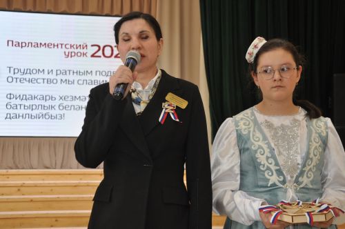“Депутат буласым килә” дип исемләнгән парламент дәресеннән  фоторепортаж