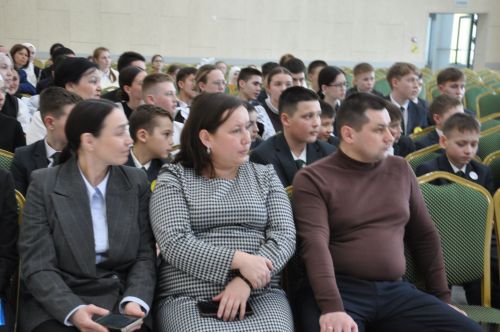 “Депутат буласым килә” дип исемләнгән парламент дәресеннән  фоторепортаж