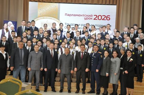 “Депутат буласым килә” дип исемләнгән парламент дәресеннән  фоторепортаж