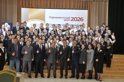 “Депутат буласым килә” дип исемләнгән парламент дәресеннән  фоторепортаж