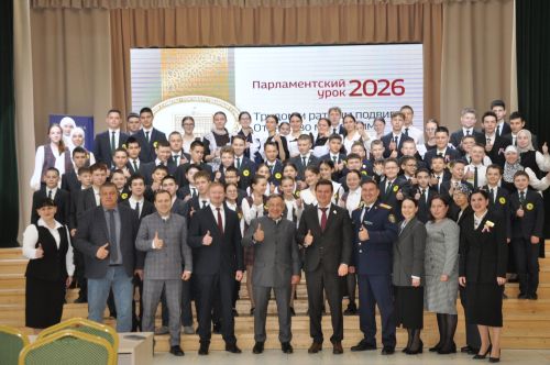 “Депутат буласым килә” дип исемләнгән парламент дәресеннән  фоторепортаж