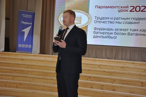 “Депутат буласым килә” дип исемләнгән парламент дәресеннән  фоторепортаж