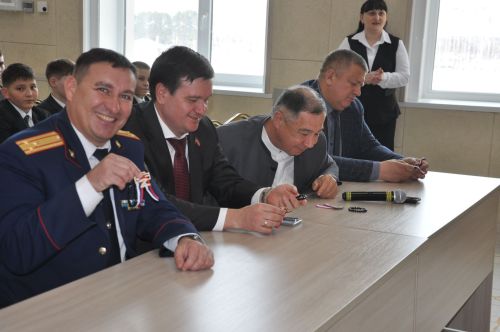 “Депутат буласым килә” дип исемләнгән парламент дәресеннән  фоторепортаж