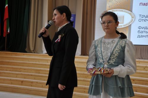 “Депутат буласым килә” дип исемләнгән парламент дәресеннән  фоторепортаж