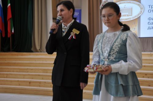 “Депутат буласым килә” дип исемләнгән парламент дәресеннән  фоторепортаж