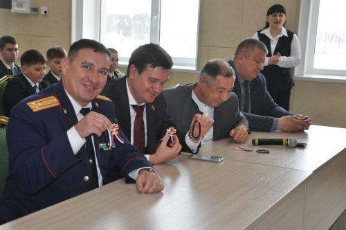“Депутат буласым килә” дип исемләнгән парламент дәресеннән  фоторепортаж