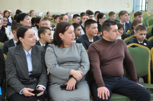 “Депутат буласым килә” дип исемләнгән парламент дәресеннән  фоторепортаж