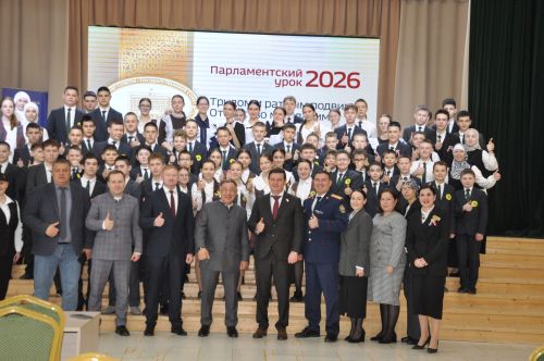 “Депутат буласым килә” дип исемләнгән парламент дәресеннән  фоторепортаж