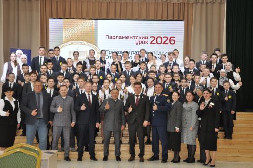 “Депутат буласым килә” дип исемләнгән парламент дәресеннән  фоторепортаж