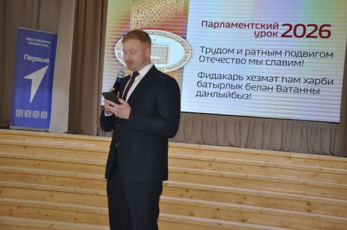 “Депутат буласым килә” дип исемләнгән парламент дәресеннән  фоторепортаж
