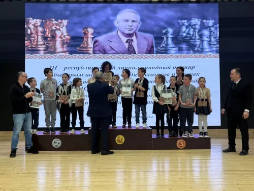 Нургали Миңнехан улы Миңнеханов истәлегенә тизйөрешле шахмат буенча малайлар һәм кызлар арасында III республикакүләм шәхси-команда турниры узды