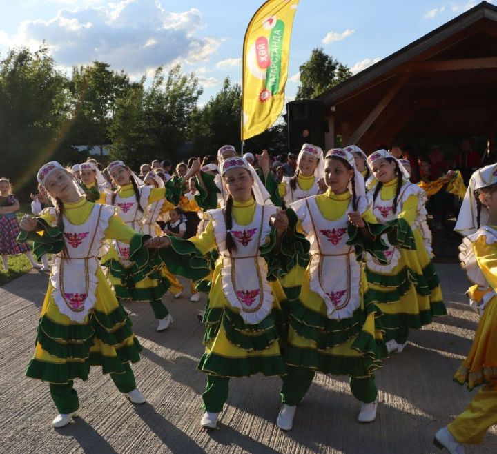 Сабада Балаларны яклау көнендә  Сәнгать мәктәбе укучыларын тәбрикләделәр