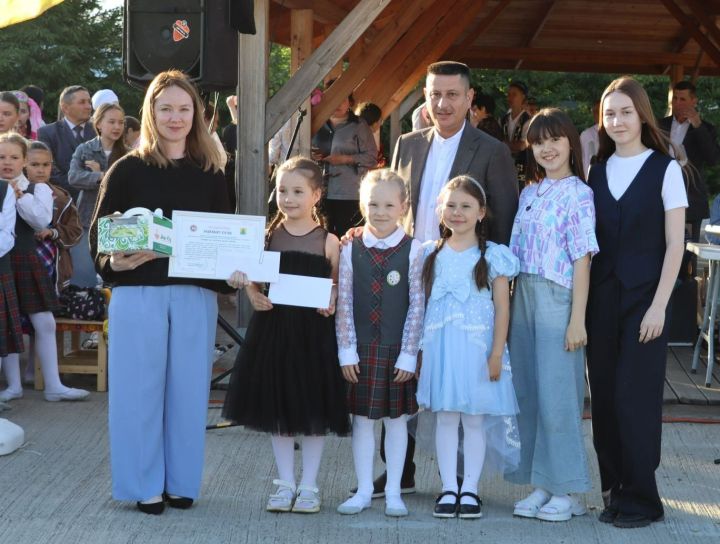 Сабада Балаларны яклау көнендә  Сәнгать мәктәбе укучыларын тәбрикләделәр