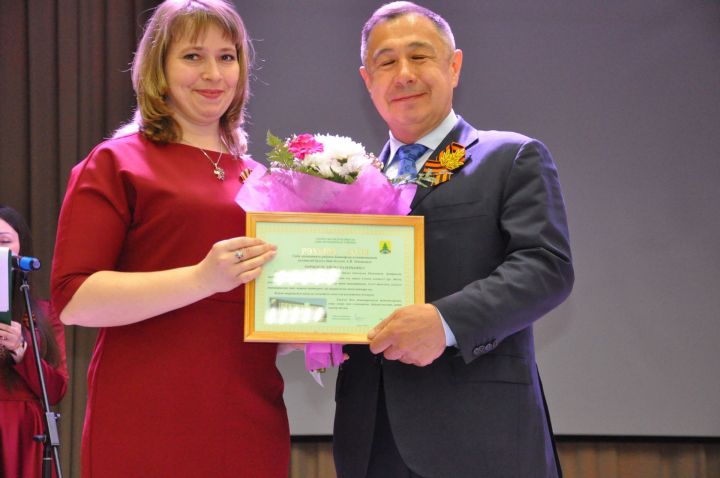 Җирле үзидарәчеләр бүләкләнде