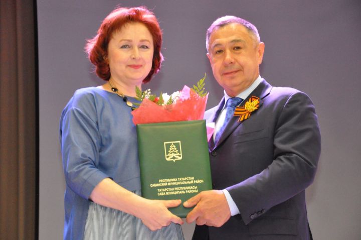 Җирле үзидарәчеләр бүләкләнде