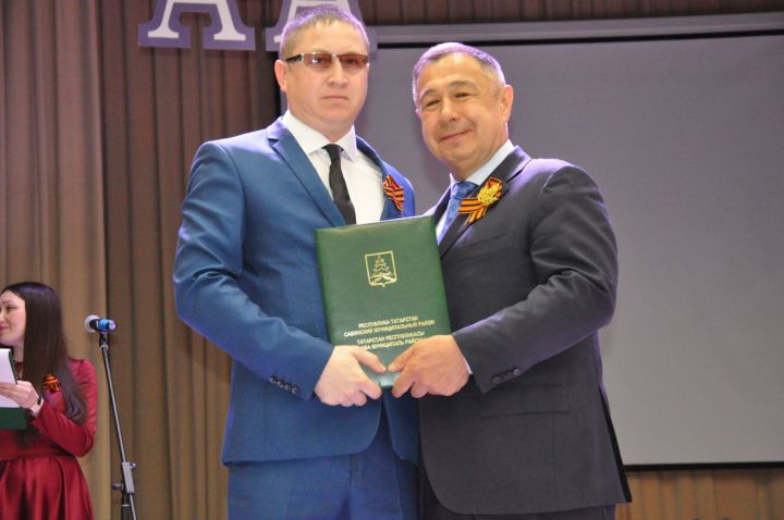 Җирле үзидарәчеләр бүләкләнде