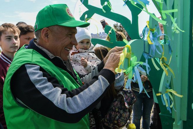 Татарстан Президенты "Урман утырту көне" акциясенә кушылды