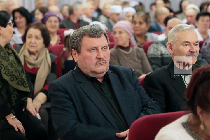 "ПЕНСИЯГӘ ЧЫККАЧ УКЫРБЫЗ ӘЛЕ". ТАТАР ЯЗУЧЫСЫННАН ТАТАР УКЫМАУЧЫСЫНА “КӘБЕСТӘЛЕ ТАМАША”
