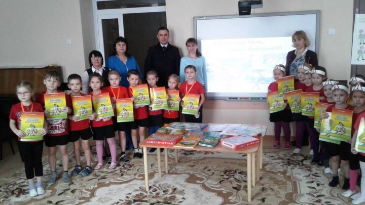 “Ләйсән” Лесхоз балалар бакчасында "Адымнар нык, юллар имн булсын!!!" исеме астында юл йөрү куркынычсызлыгы уңаеннан чара булып узды