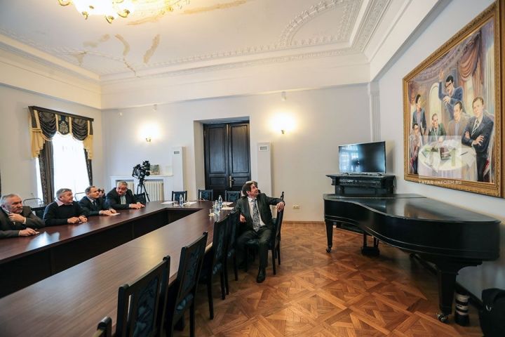 Татарстан язучылары Лотфулла Шәфигуллин һәм Рөстәм Зәкуановны орденга тәкъдим итә
