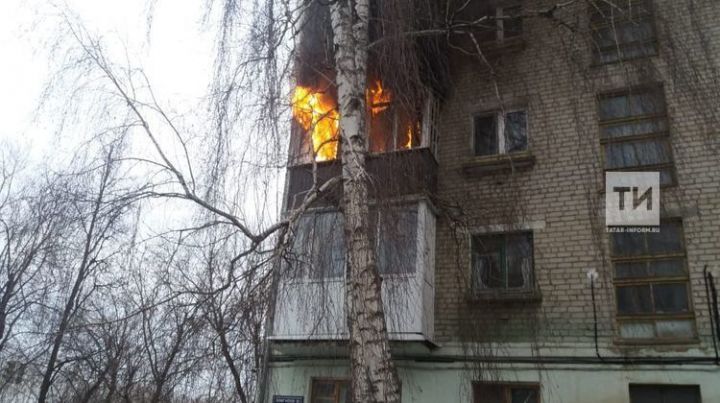 Из пожара в казанской пятиэтажке эвакуировали больше 40 жильцов , среди них 6 детей
