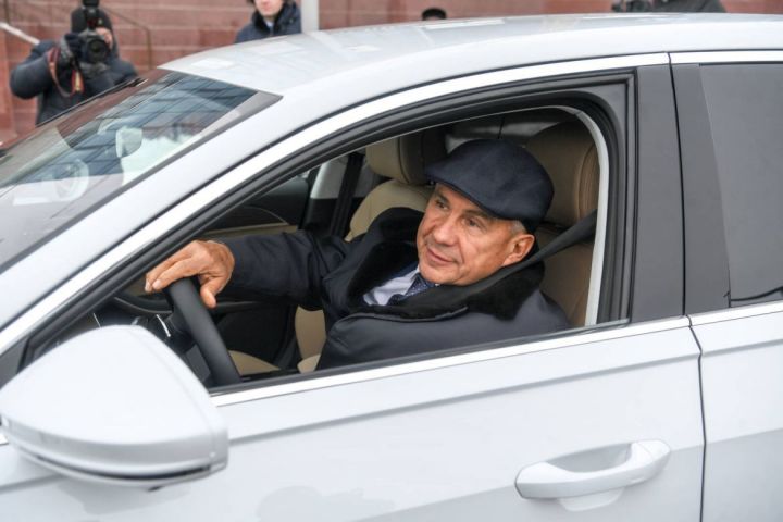 Рөстәм Миңнеханов “Казан” милли-мәдәни үзәге янында 957 автомобильгә паркинг ачты