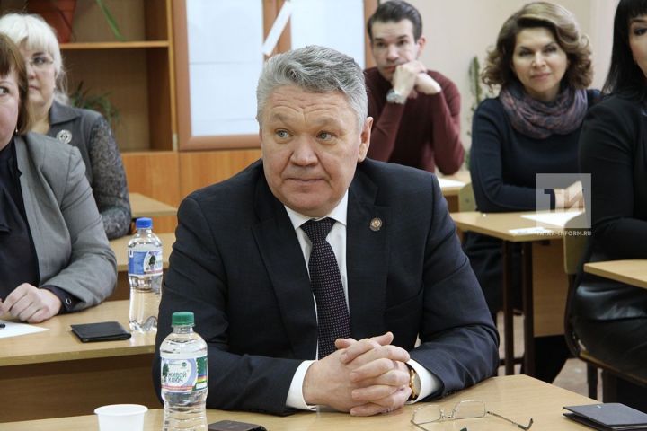 Министр образования и науки Татарстана во второй раз сдал ЕГЭ по русскому языку