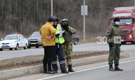 Катгый изоляциядә булырга тиешле кешеләрнең машиналарын видеокамералар күзәтә