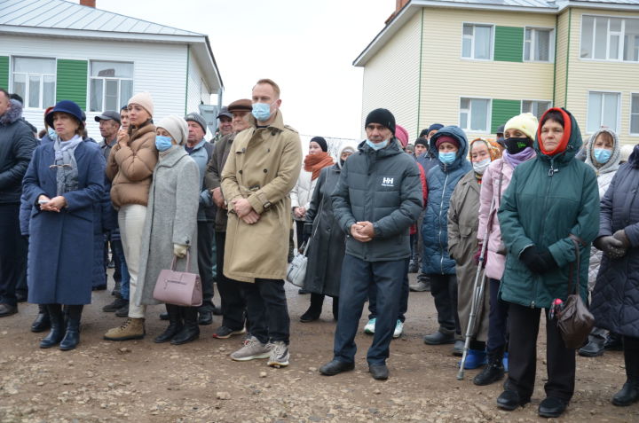 Сабада Татарстанның  атказанган  төзүчесе Фәргать Нәбиуллинның истәлегенә  мемориаль такта  ачылды