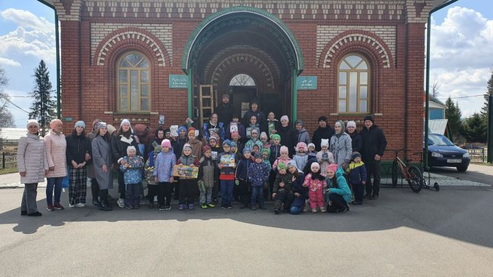 Лесхоз мәдәният йорты хезмәткәрләре балалар өчен күңел ачу уеннары оештырдылар