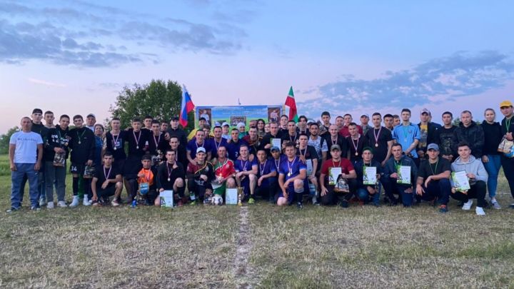 Иске Икшермә авыл җирлегендә Ришат Әхмәтханов истәлегенә мини-футбол буенча турнир үткәрелде
