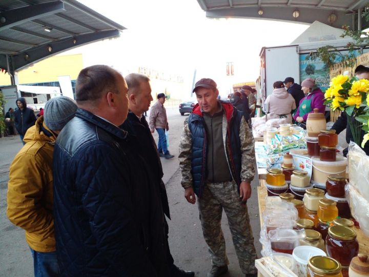 Сабалылар Казанда  көзге  муллык  ярминкәсендә