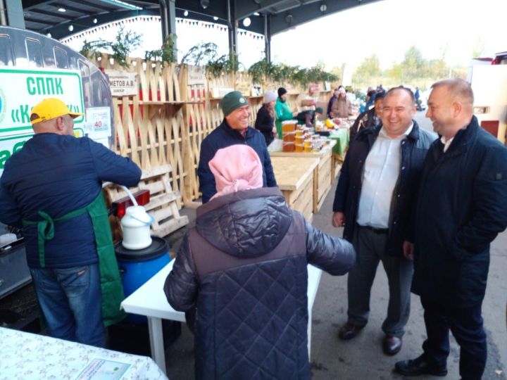 Сабалылар Казанда  көзге  муллык  ярминкәсендә