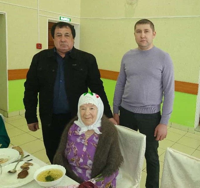 Алан-Елга авылында яшәуче Хисмәтова Рәйсә Шәмсетдин кызына 90 яшь
