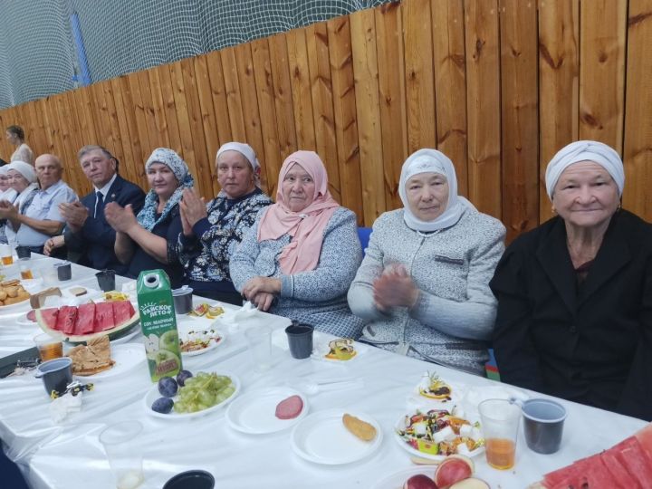 Тимершык мәдәният йортында өлкәннәрне Камал артистлары тәбрикләде