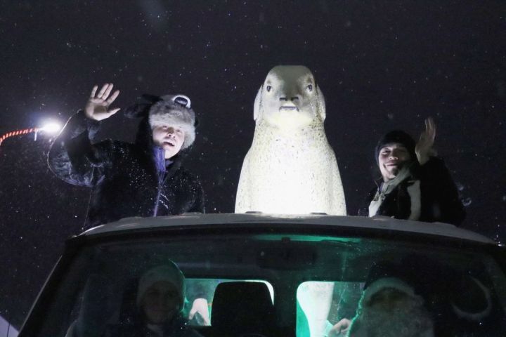 Саба Кыш бабайлар, Кар кызлары, җигүле атлар  һәм техника парады (фоторепортаж)