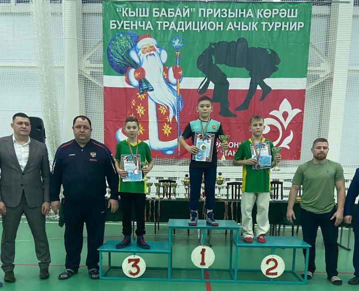 Саба егетләре Әтнәгә Кыш бабай призына көрәшкә бардылар