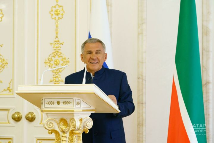 Республика Рәисе Рөстәм Миңнеханов якынлашып килүче Яңа ел белән котлады