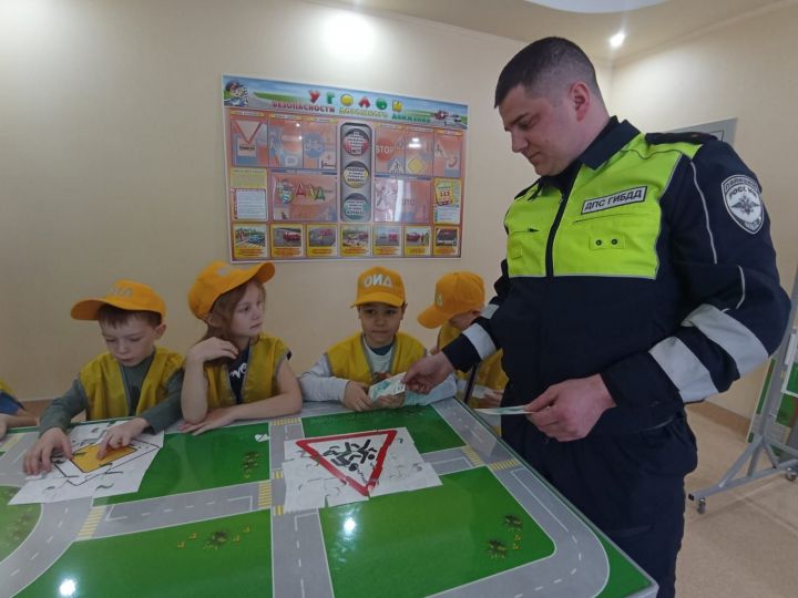 «Saba Balahoner» проекты: «Шоколад» һәм «Балачак» бакчаларында тәрбияләнүче балалар «Полиция» станциясендә булды