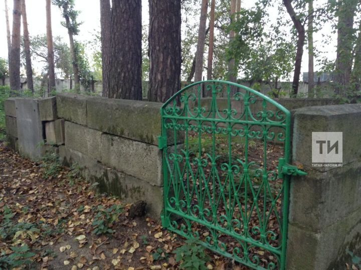 “Шулай икебез ике җирдә ятарбызмы инде? »