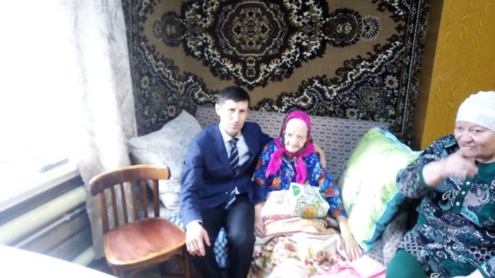 Шәмәрдәндә яшәүче Нәкыя ханым Заһидуллинага- Президент котлавы