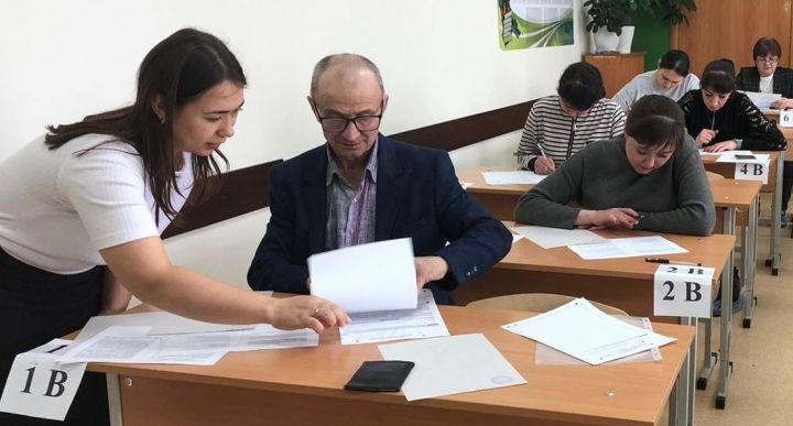 Сабада әти-әниләр Бердәм дәүләт имтиханы тапшырды
