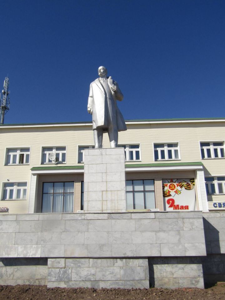 Мавзолейга, Ленин янына!