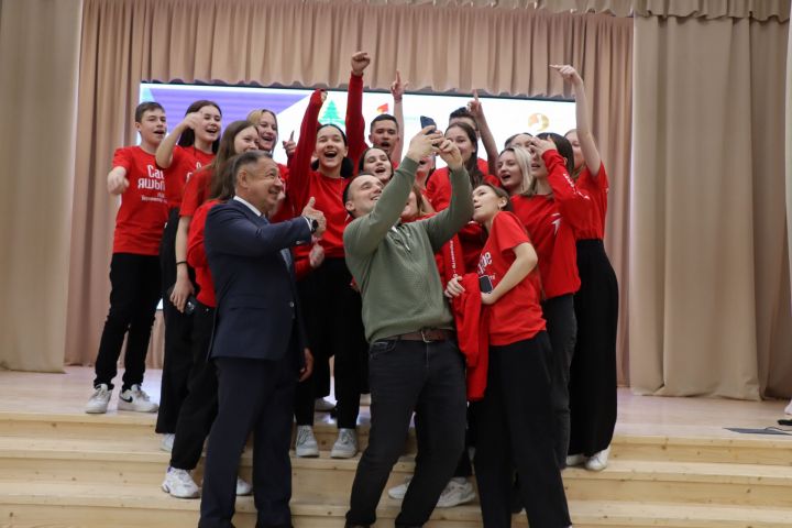 ТР Рәисе ярдәмчесе Тимур Сөләйманов Саба яшьләре белән аралашты [+фоторепортаж]