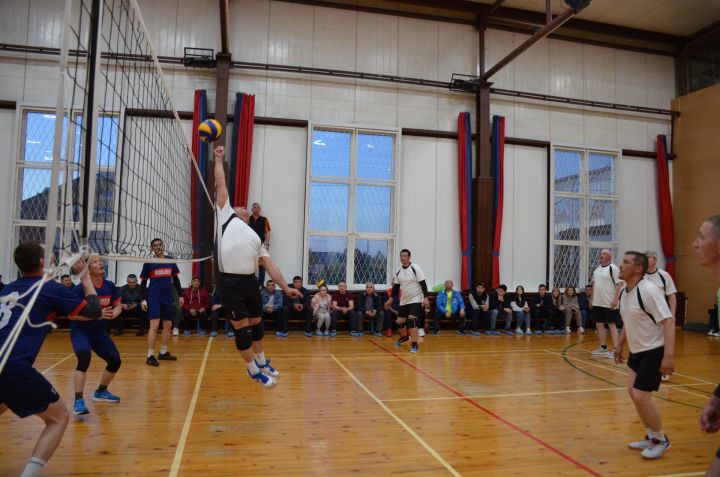 Сабада  ир-ат командалары арасында волейбол буенча узган чемпионатның  җиңүчеләре билгеле булды