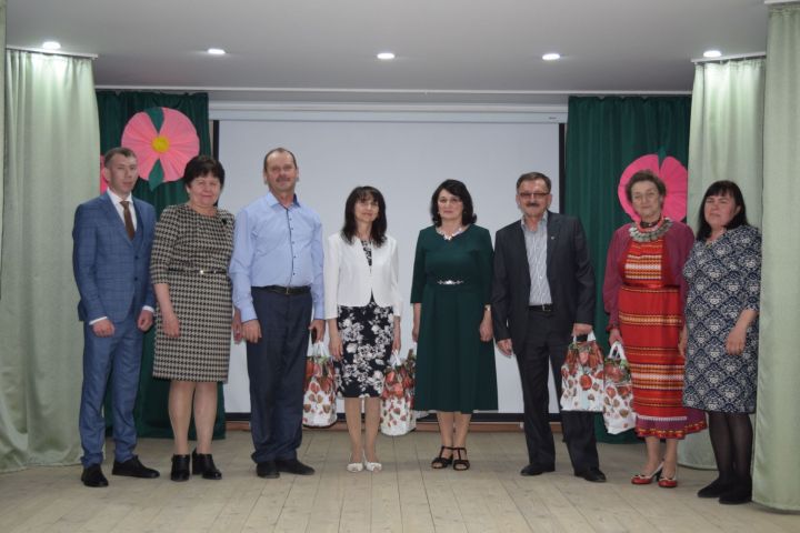 «Җирдә үзеңнән соң якты эз калдырасың килсә – укытучы бул»