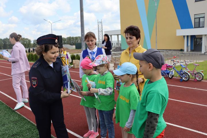 Сабада балалар бакчасында тәрбияләнүче  нәни райондашларыбыз өчен бәйрәм чарасы узды [ фоторепортаж]