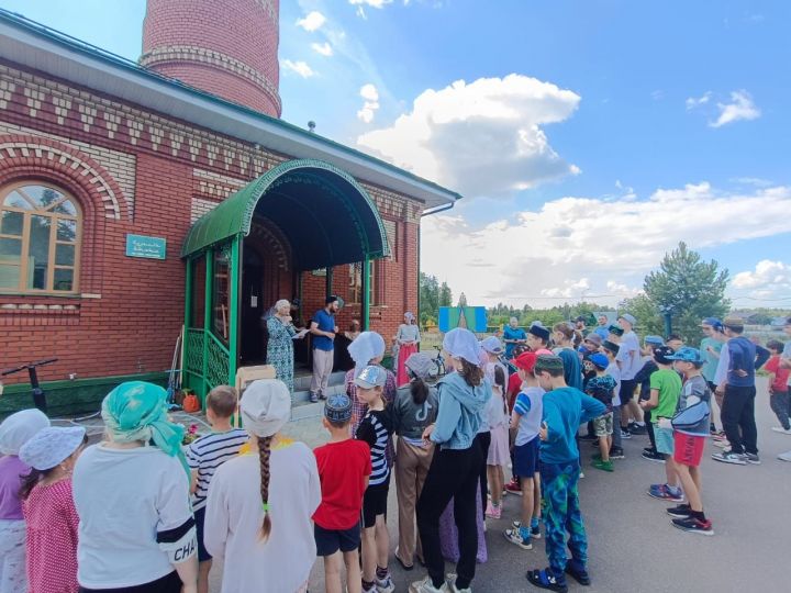 Лесхоз бистәсендә Корбан гаете уңаеннан үткәрелгән бәйрәм чарасында 100гә якын бала катнашты