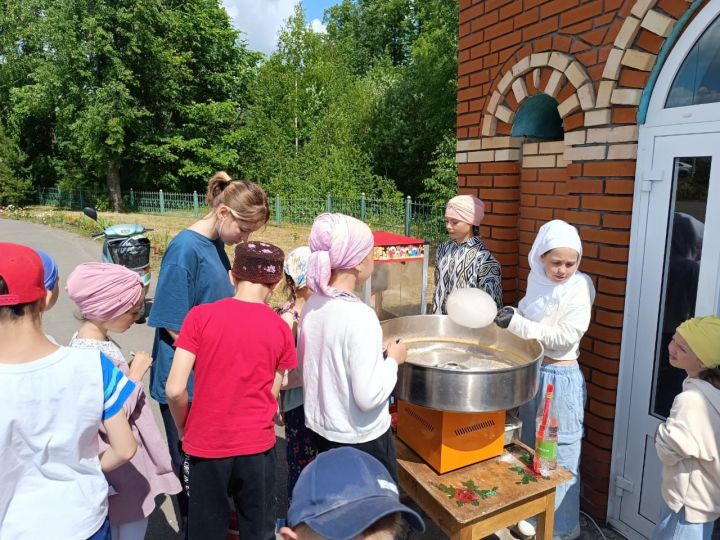 Лесхоз бистәсендә Корбан гаете уңаеннан үткәрелгән бәйрәм чарасында 100гә якын бала катнашты