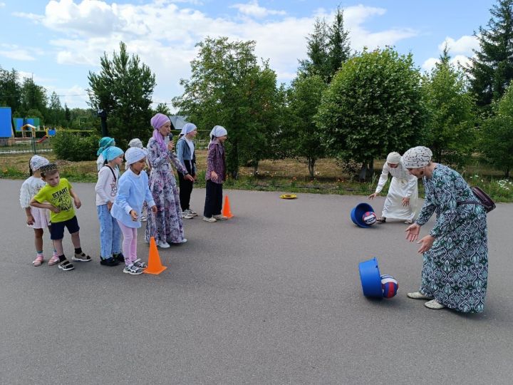 Лесхоз бистәсендә Корбан гаете уңаеннан үткәрелгән бәйрәм чарасында 100гә якын бала катнашты